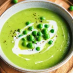 Feine Erbsensuppe mit gefrorenen Erbsen